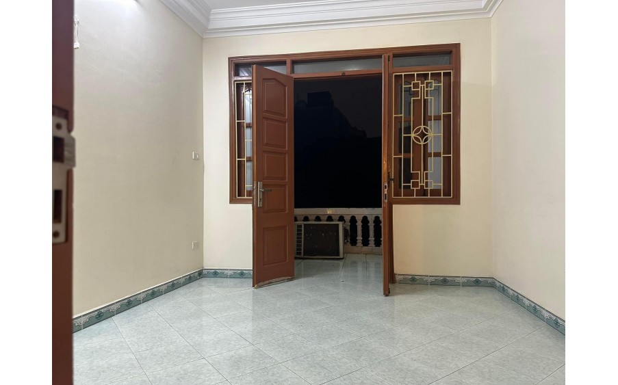 Cho thuê nhà ngõ ba gác Nguyễn khang - cầu giấy - 31m - 5 tầng - 13 triệu